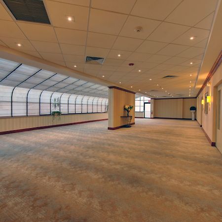 Holiday Inn Plainview-Long Island By Ihg Bagian luar foto