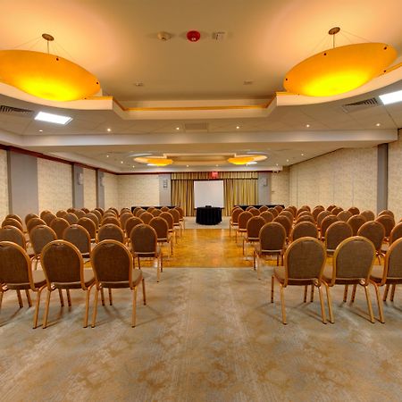 Holiday Inn Plainview-Long Island By Ihg Bagian luar foto