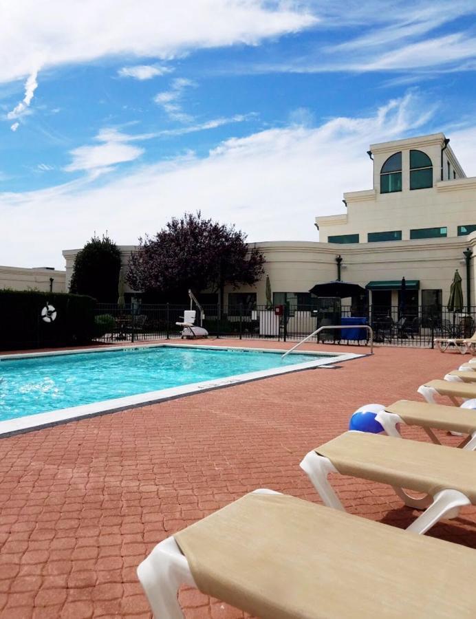 Holiday Inn Plainview-Long Island By Ihg Bagian luar foto