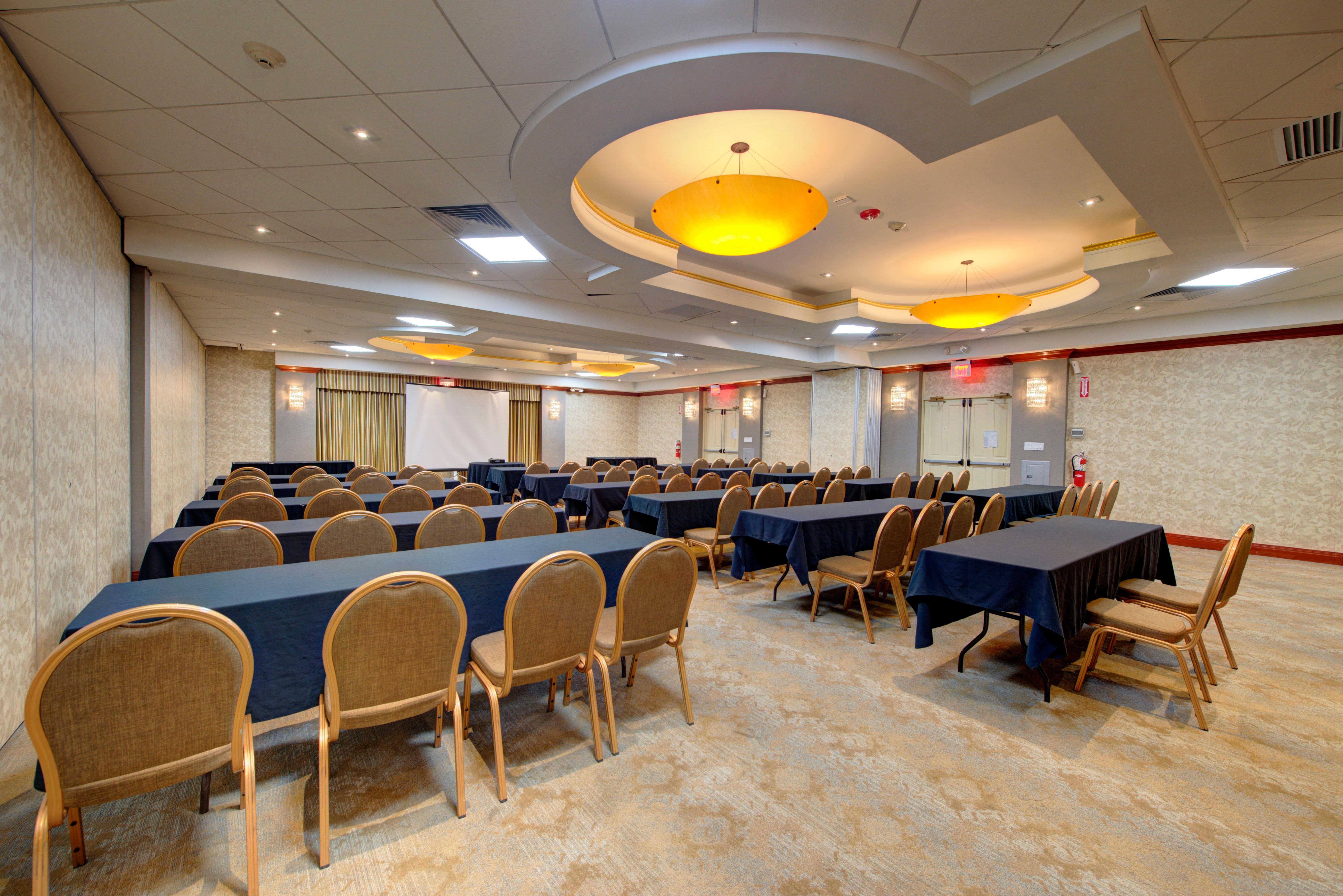 Holiday Inn Plainview-Long Island By Ihg Bagian luar foto