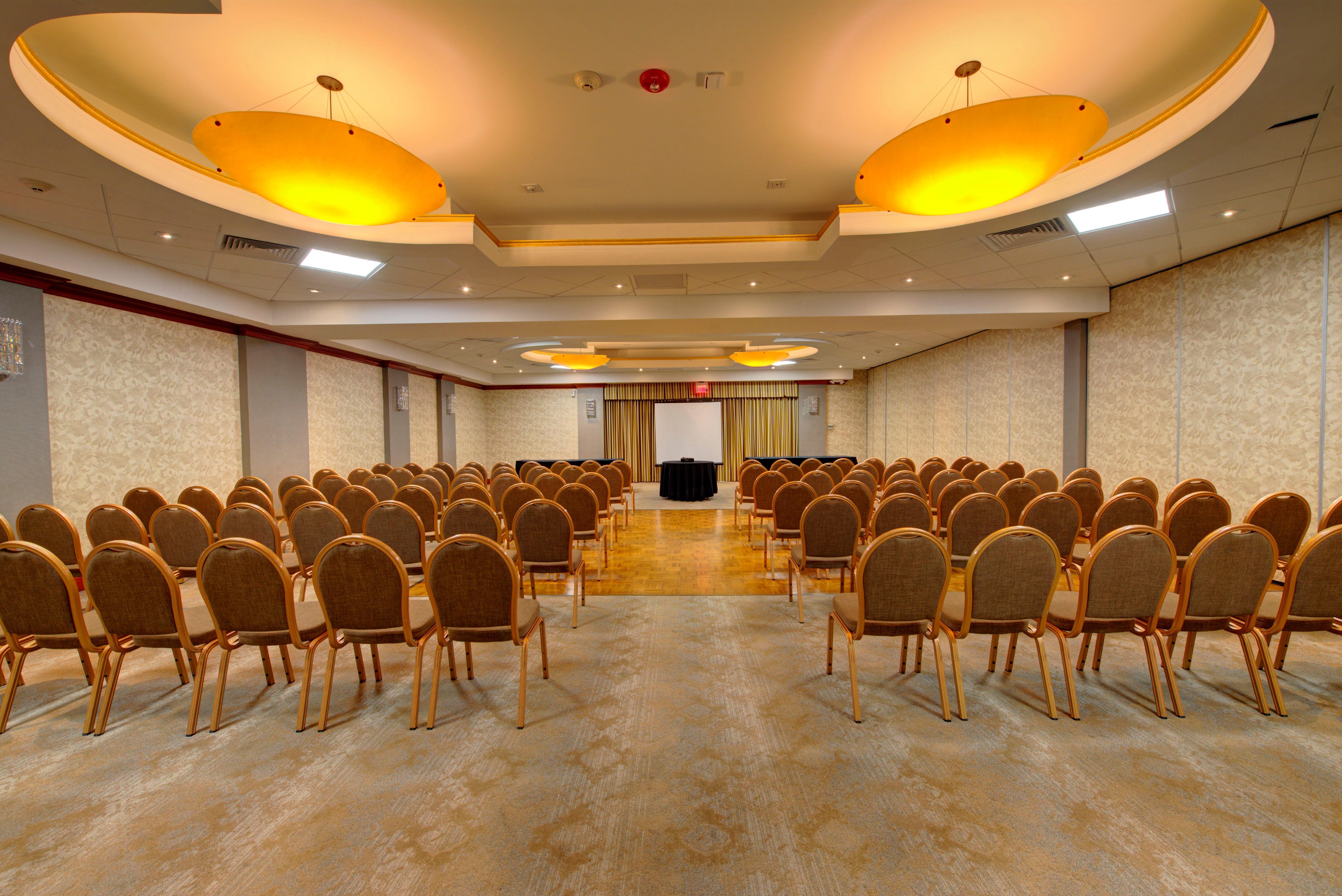 Holiday Inn Plainview-Long Island By Ihg Bagian luar foto
