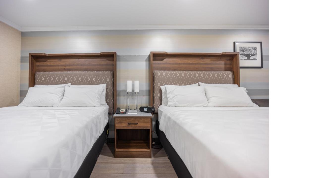 Holiday Inn Plainview-Long Island By Ihg Bagian luar foto