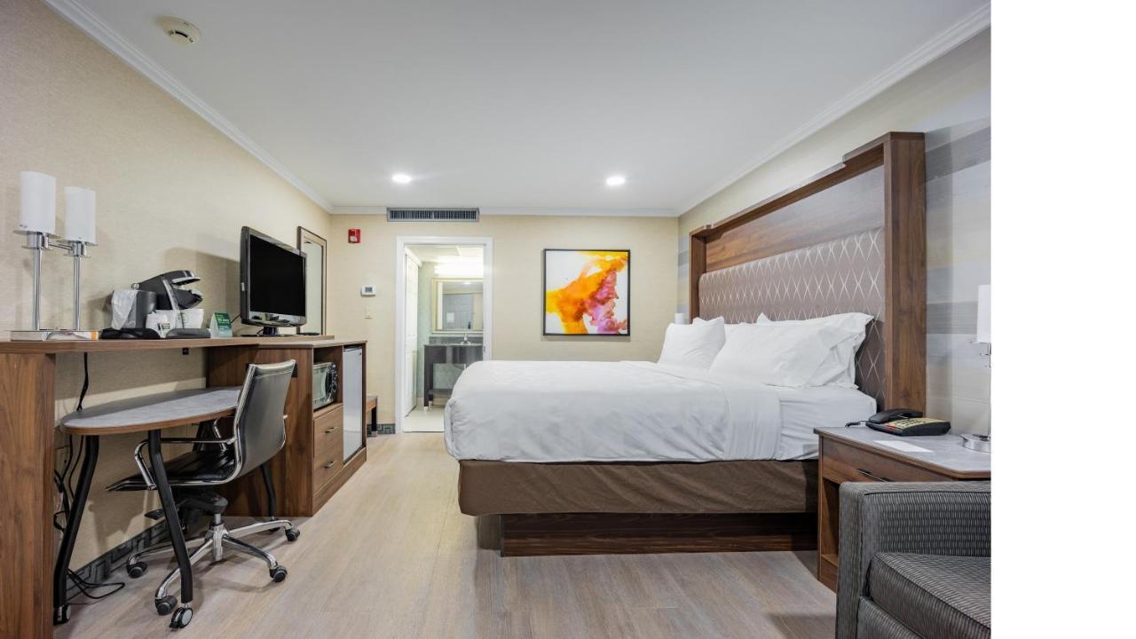 Holiday Inn Plainview-Long Island By Ihg Bagian luar foto