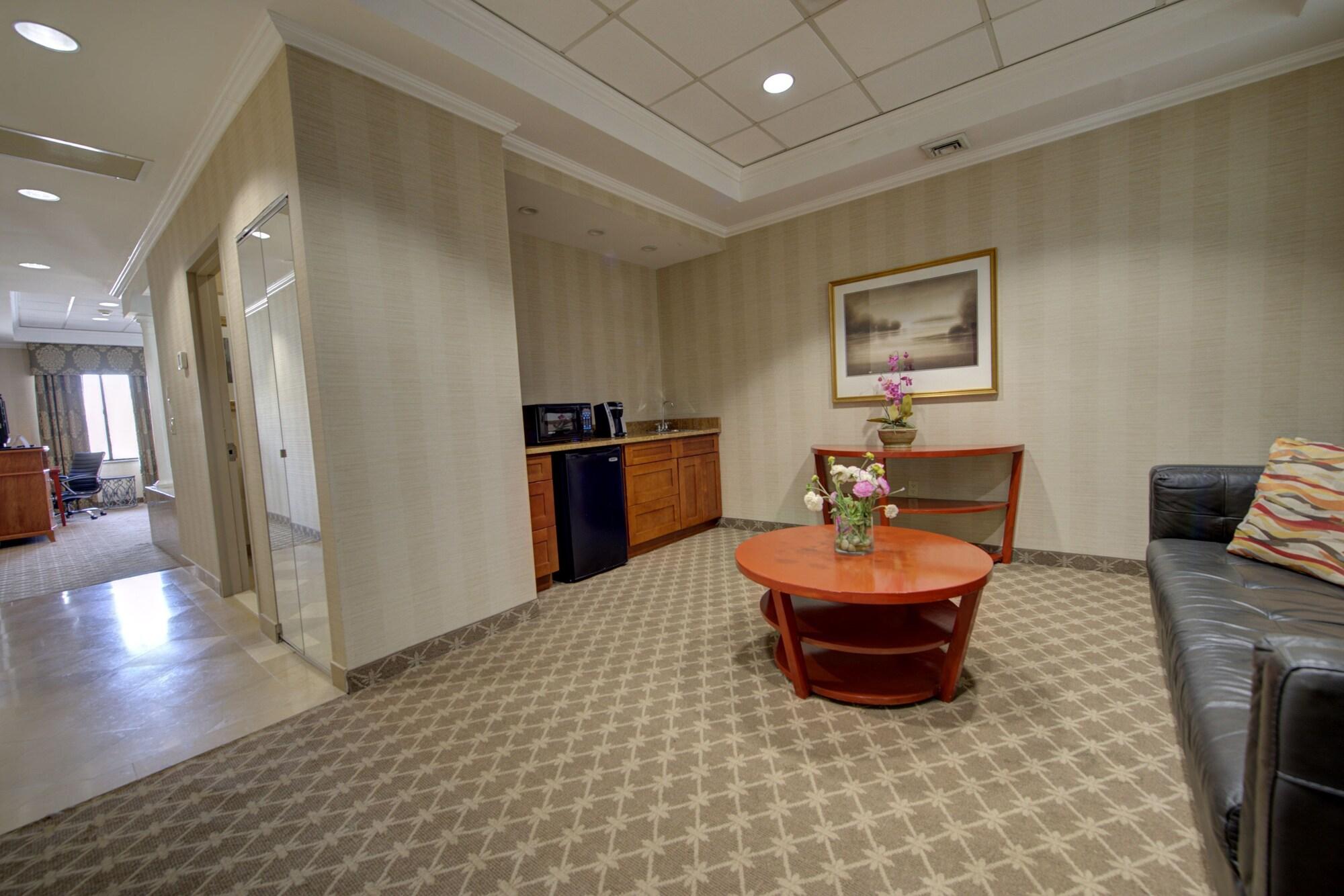 Holiday Inn Plainview-Long Island By Ihg Bagian luar foto