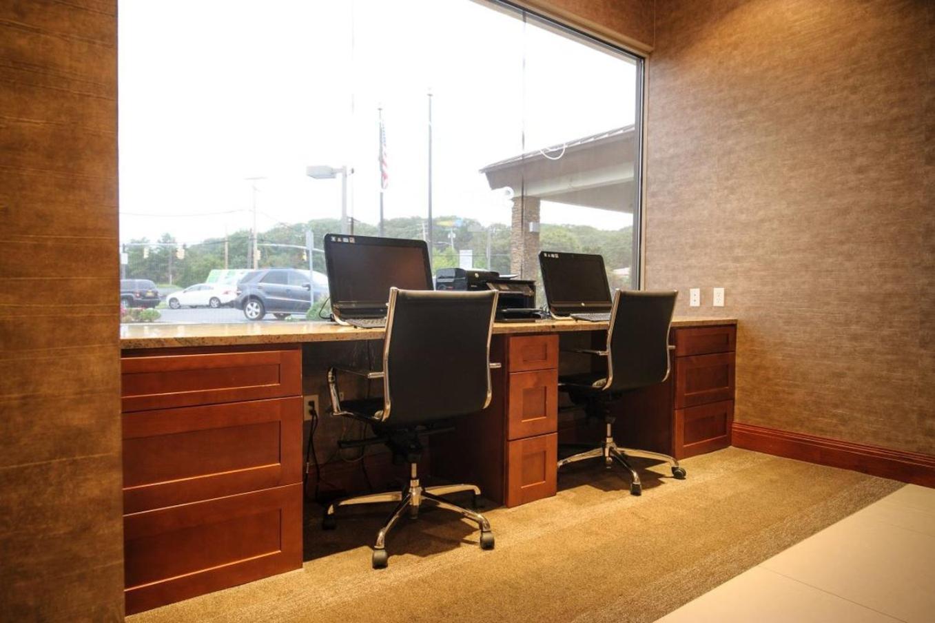 Holiday Inn Plainview-Long Island By Ihg Bagian luar foto